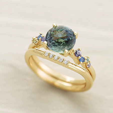 signature_custom_engagement_ring_gemstone
